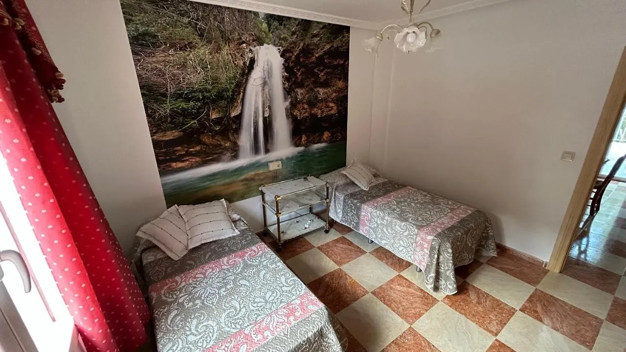 Holiday home Vivienda Rural Saltos De La Osera Mogon